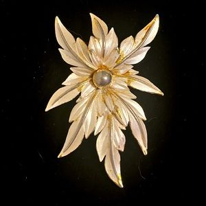 Vintage Signed Park Lane Satin Enamel Leaf Flower Retro Brooch Pin